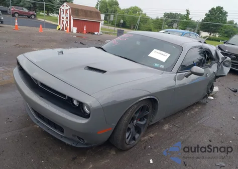 2018 Dodge Challenger Sxt z USA, uszkodzony, nr VIN 2C3CDZAG0JH199201